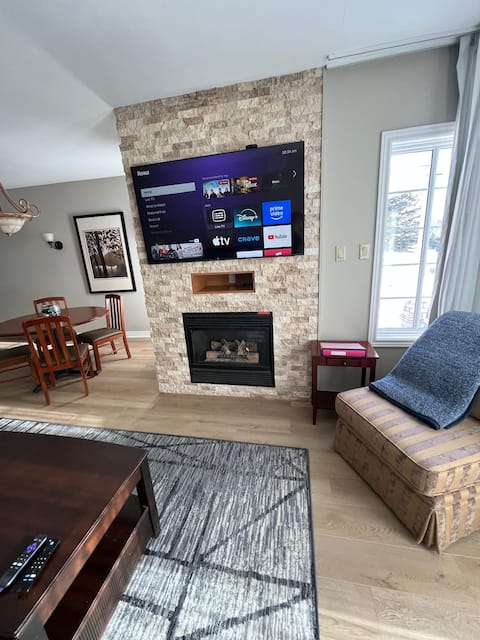 Top Airbnb: Pet-friendly, 1 BR condo in Horseshoe Valley in Oro Medonte