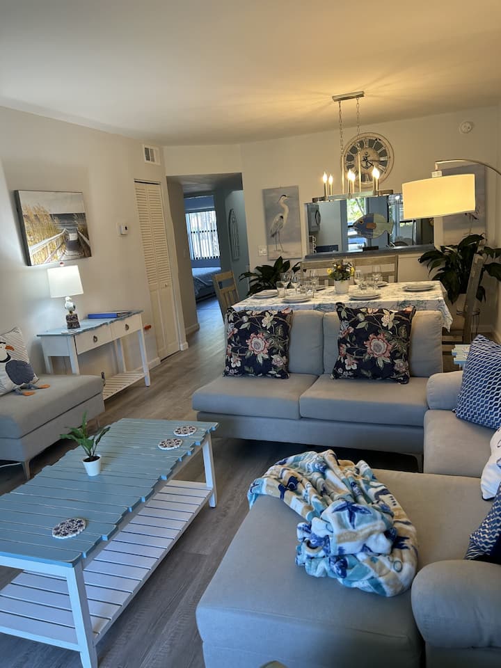 นั่งในห้องนั่งเล่นได้สบายๆ 6 คน