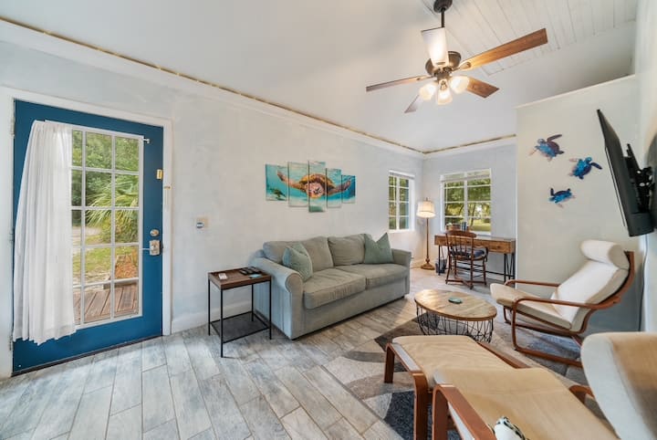 Turtley Awesome 1 Bed/1 Bath *Duplex Front Unit* - Panama City, FL
