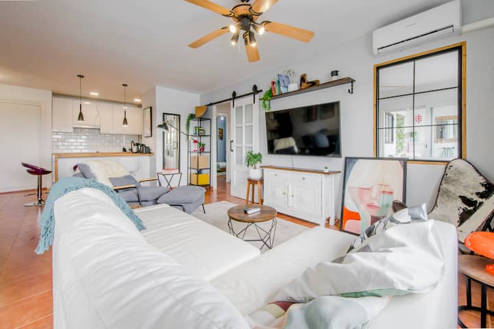 Smart TV de 55’ con netflix, prime video y otras aplicaciones 