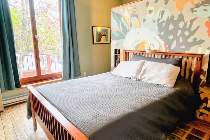 Large, sunny house with garden near Old MTL gallery image 5