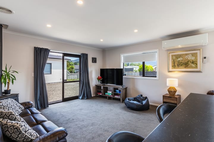 Very Modern,new,3bed,2 Bth,outdoor Kitchen,pergola - Tūrangi