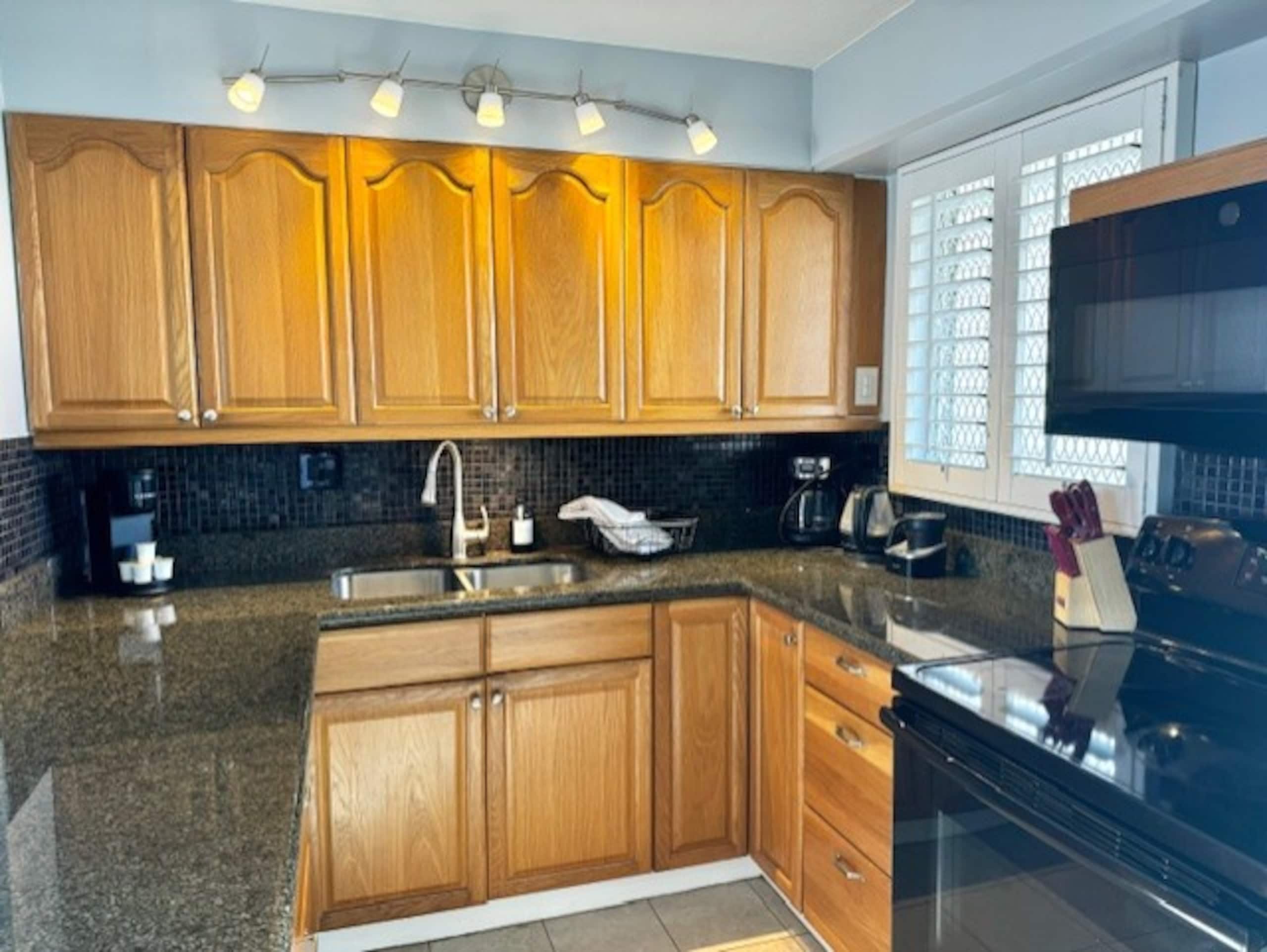 Condo in Honolulu · ★4.63 · 2 bedrooms · 4 beds · 1 bath - Image 20