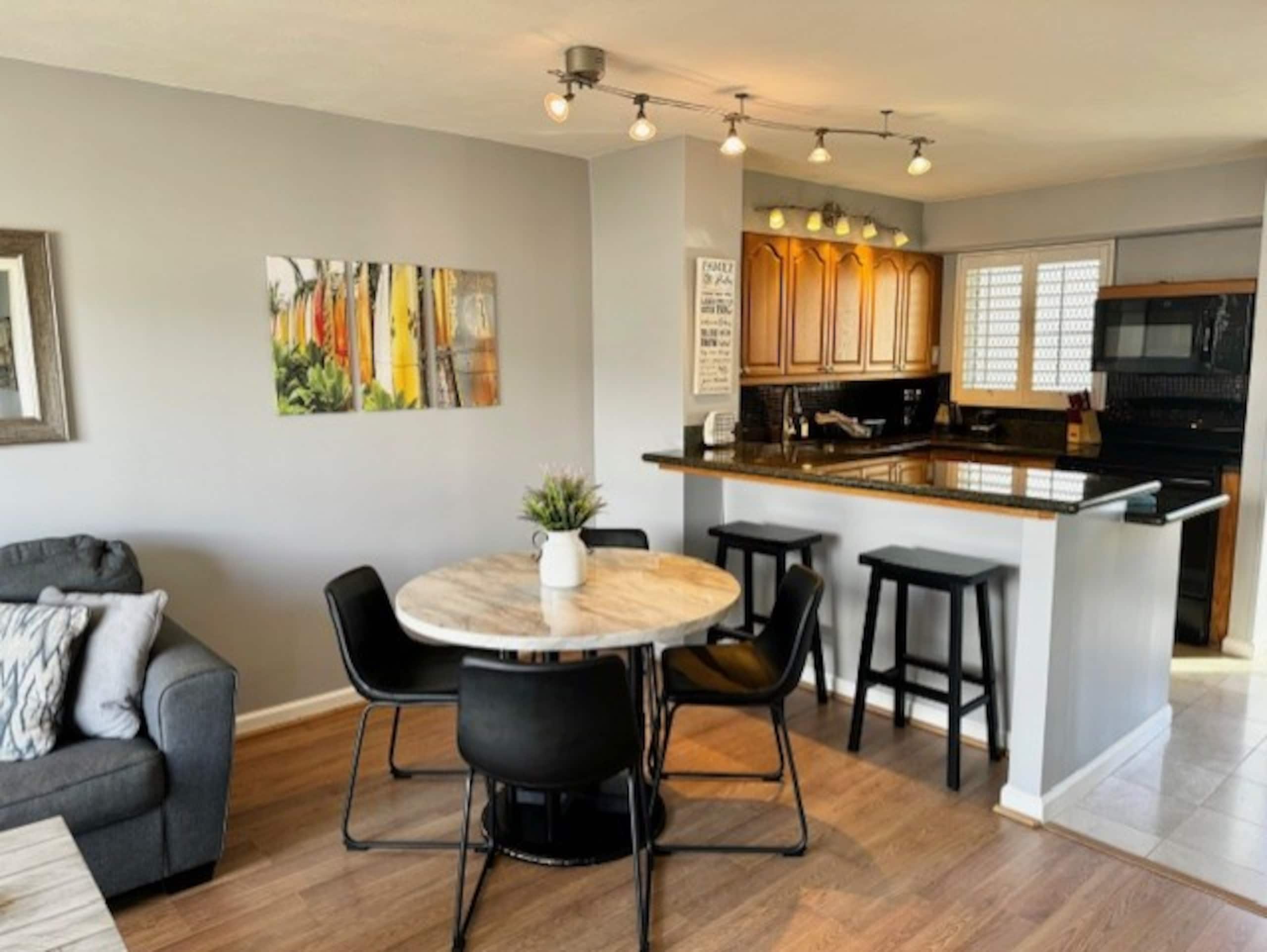 Condo in Honolulu · ★4.63 · 2 bedrooms · 4 beds · 1 bath - Image 21
