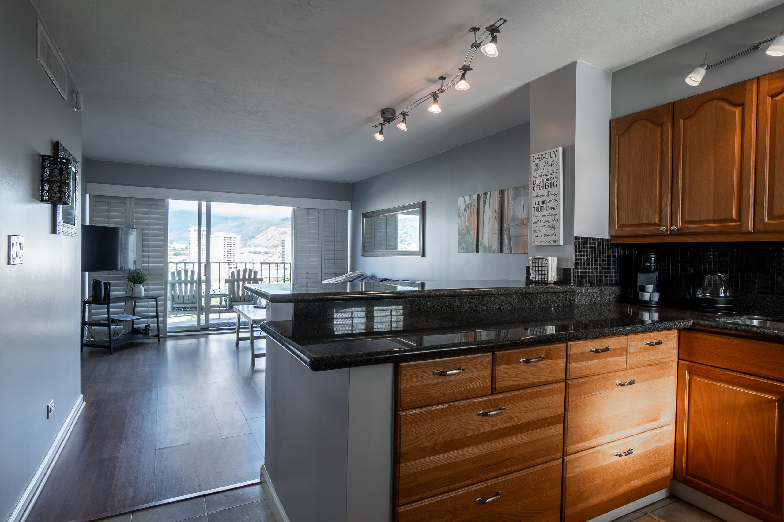 Condo in Honolulu · ★4.63 · 2 bedrooms · 4 beds · 1 bath - Image 17