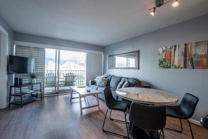 Free Parking, Beach Gear Included, 2bdr Condo - Honolulu