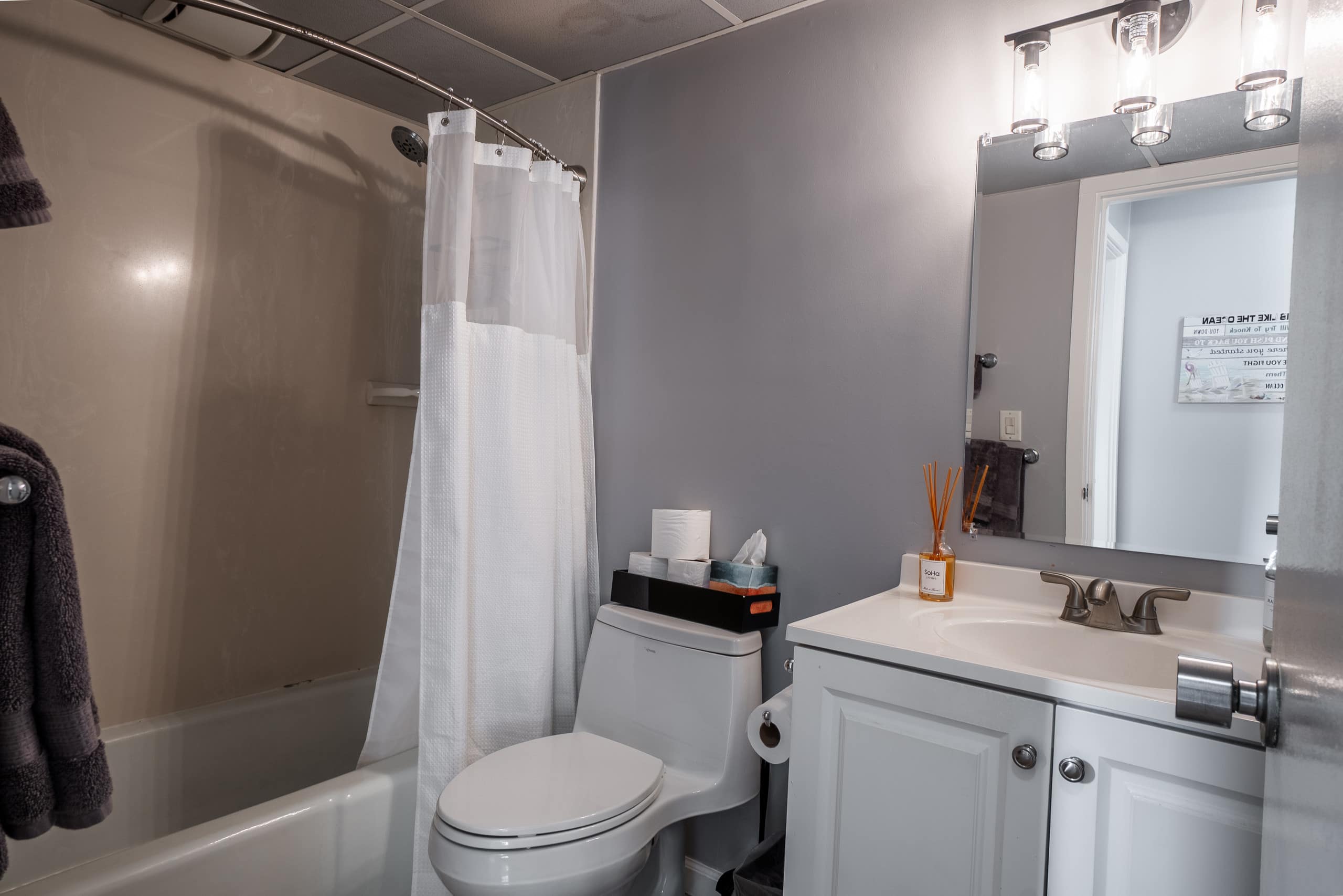 Condo in Honolulu · ★4.63 · 2 bedrooms · 4 beds · 1 bath - Image 33