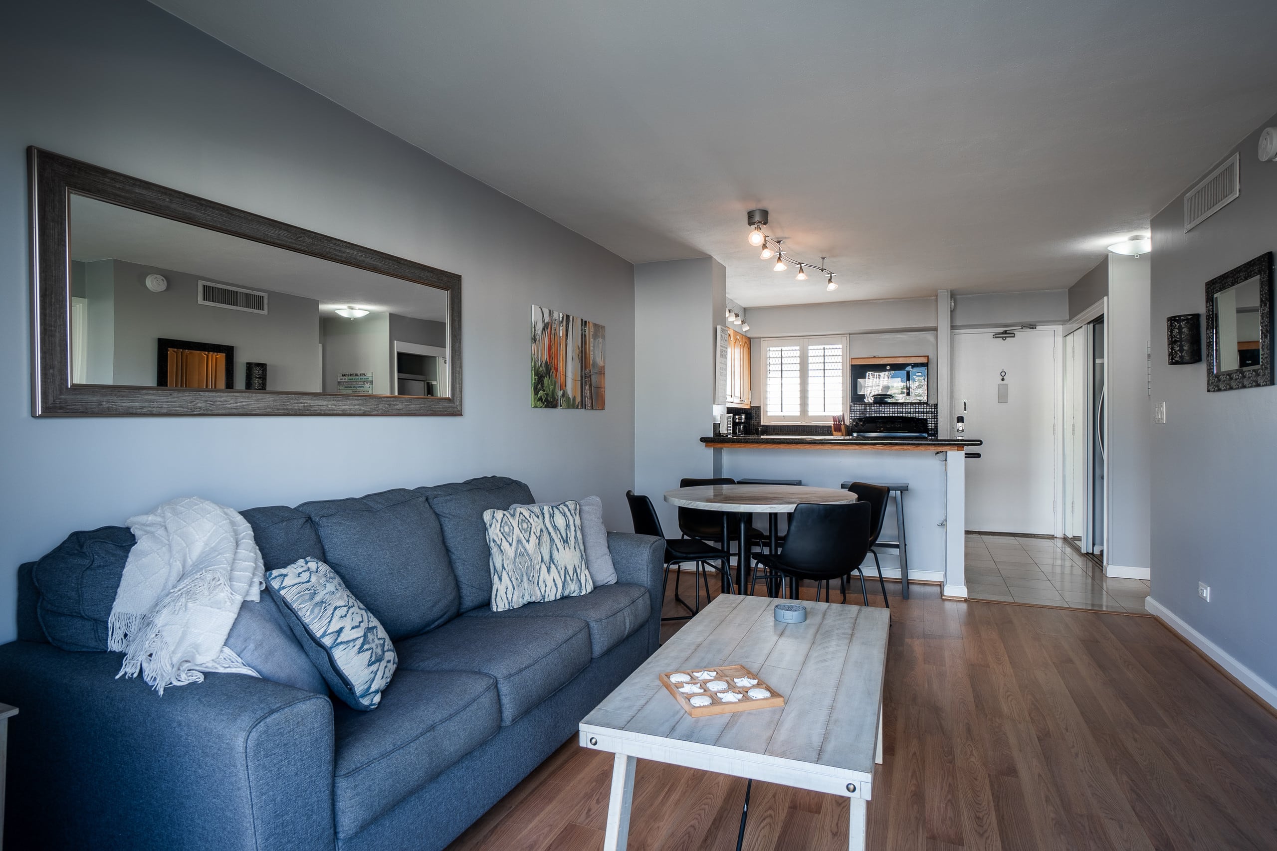 Condo in Honolulu · ★4.63 · 2 bedrooms · 4 beds · 1 bath - Image 11