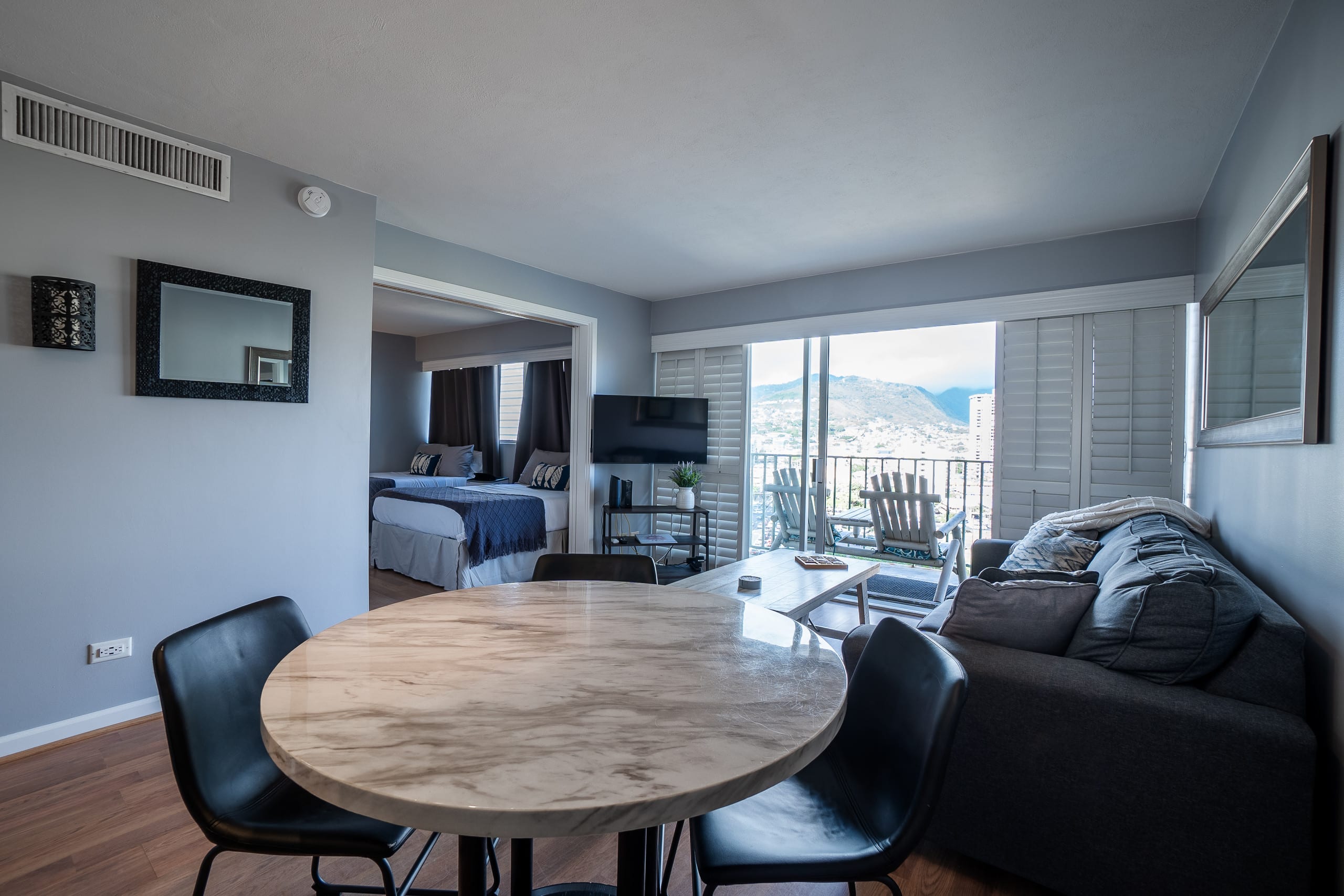 Condo in Honolulu · ★4.63 · 2 bedrooms · 4 beds · 1 bath - Image 7