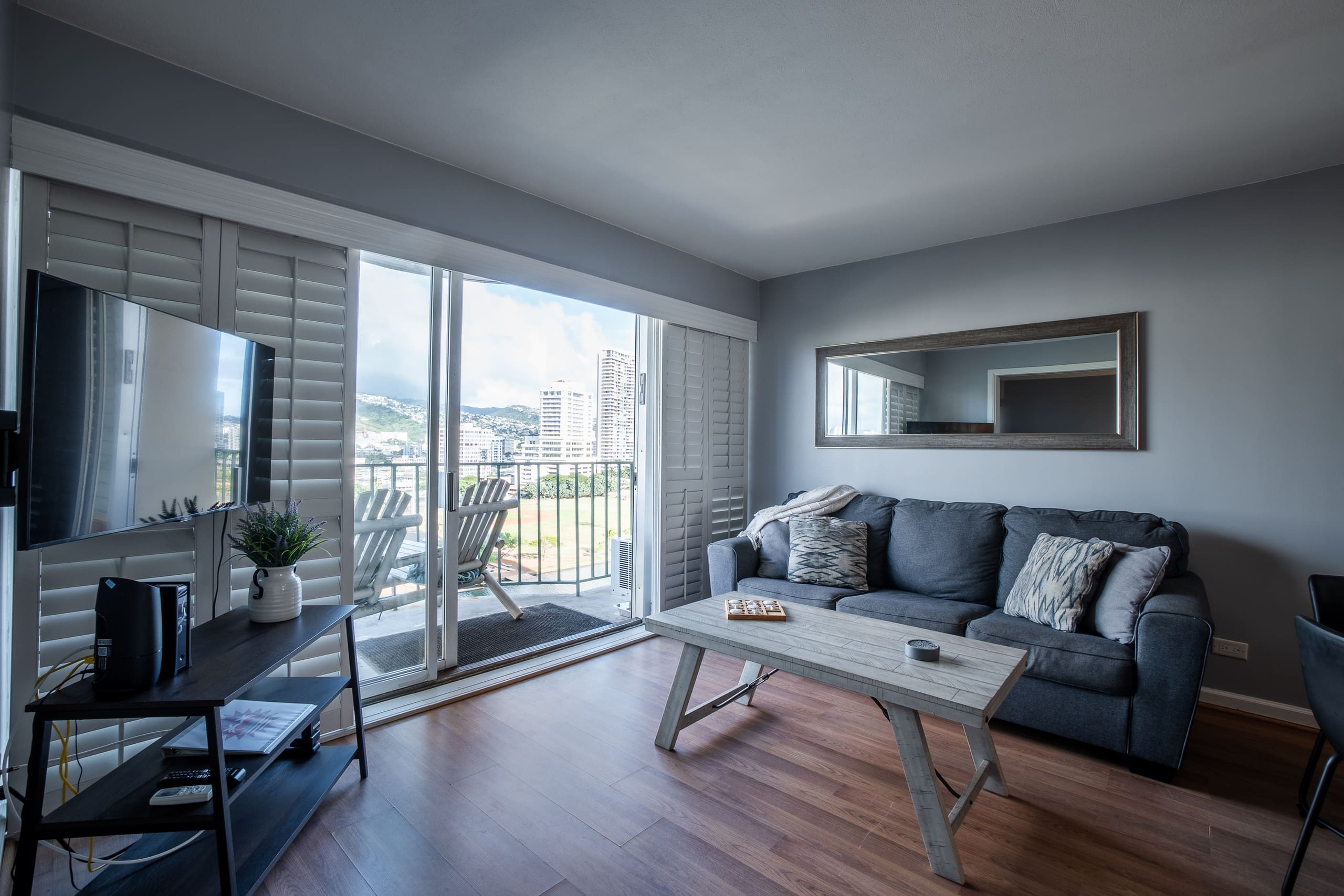 Condo in Honolulu · ★4.63 · 2 bedrooms · 4 beds · 1 bath - Image 6
