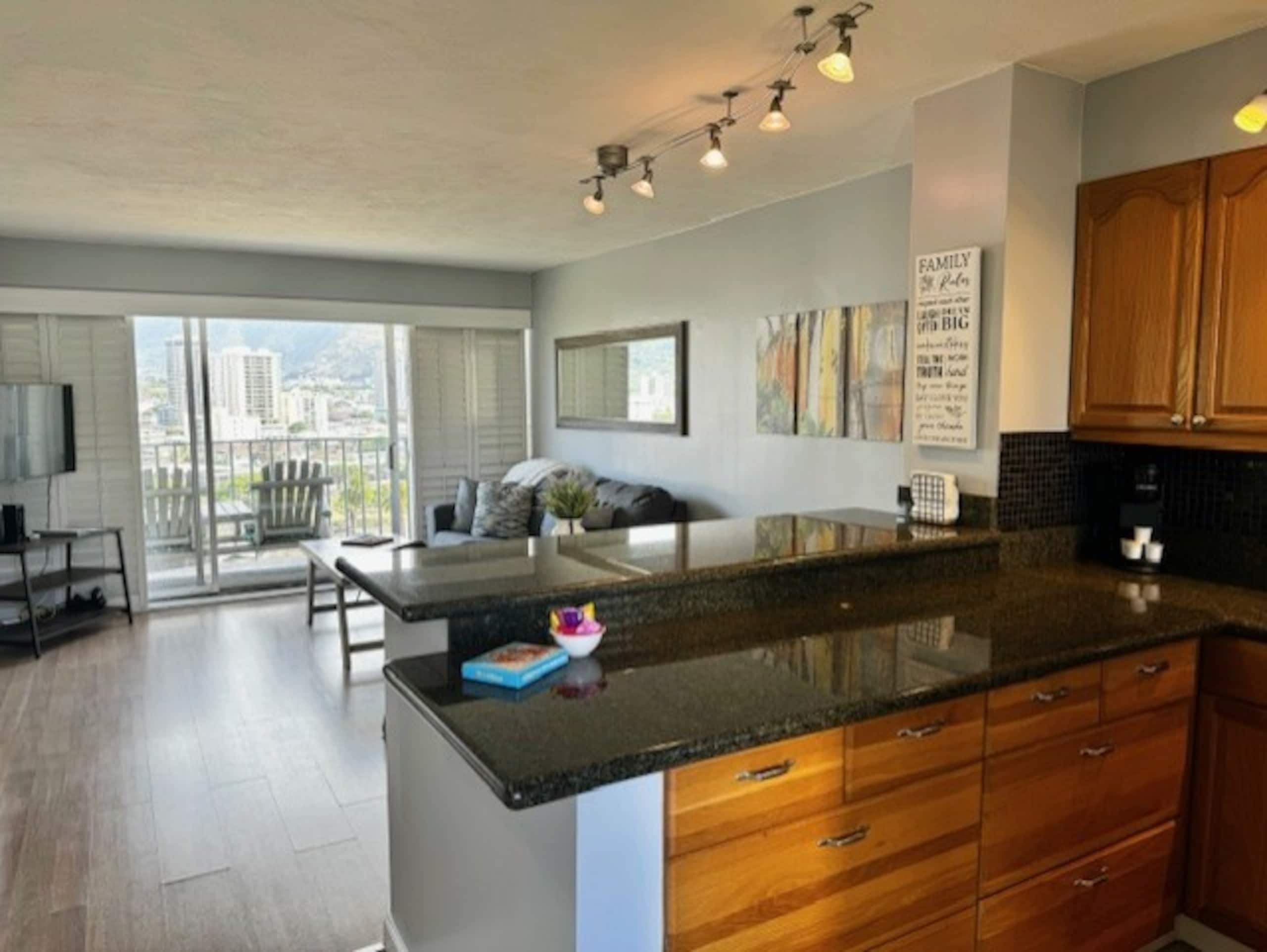 Condo in Honolulu · ★4.63 · 2 bedrooms · 4 beds · 1 bath - Image 13