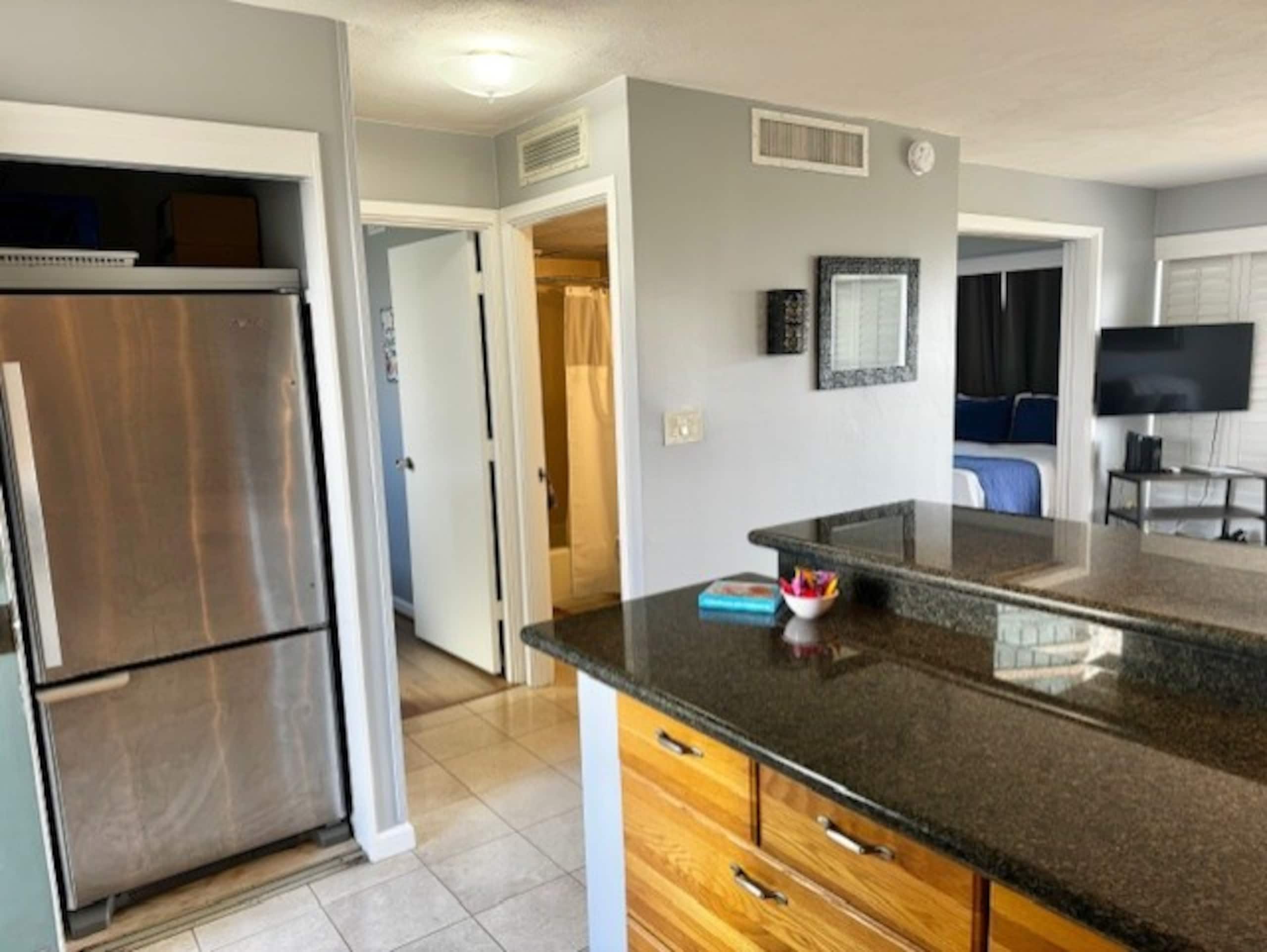 Condo in Honolulu · ★4.63 · 2 bedrooms · 4 beds · 1 bath - Image 15