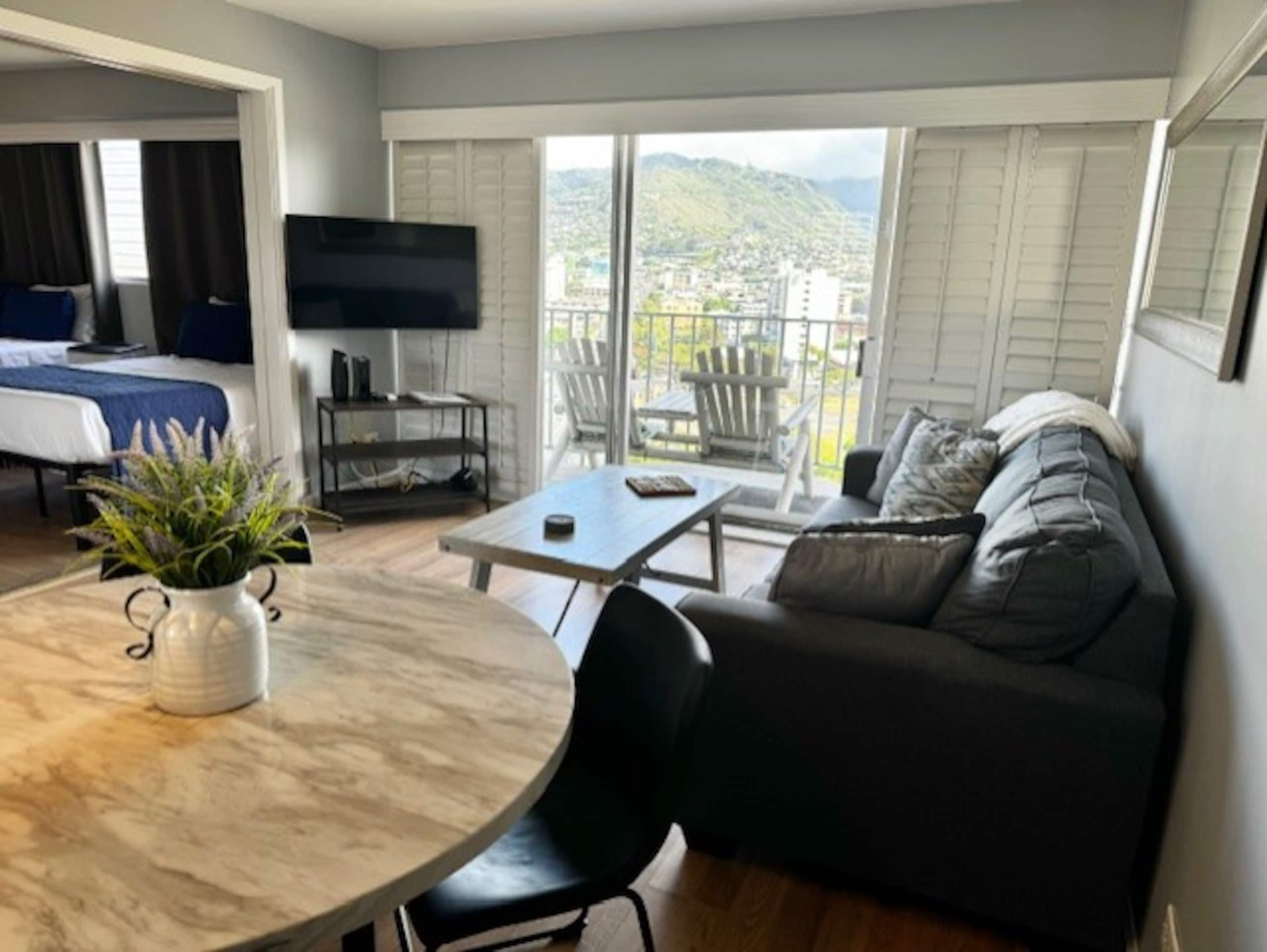 Condo in Honolulu · ★4.63 · 2 bedrooms · 4 beds · 1 bath - Image 10