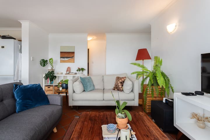 Mountainside Sea View Apartment In Muizenberg gallery image 4