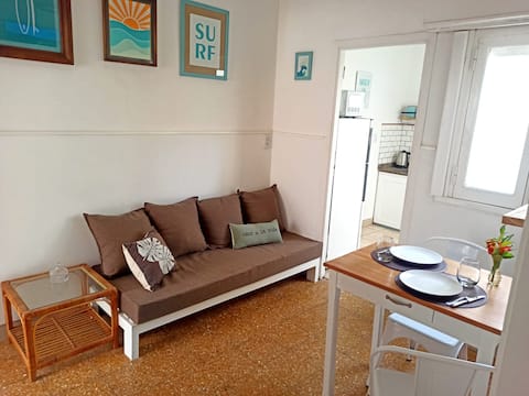 Anuncio de Airbnb popular: Ocean apartment with patio and grill en San Jose