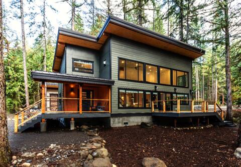 Luxury Mt. Baker Retreat | Hot Tub, Fast Wi-Fi