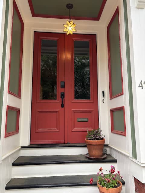 Popular Airbnb listing: Boston / Charlestown Apartment in Charlestown