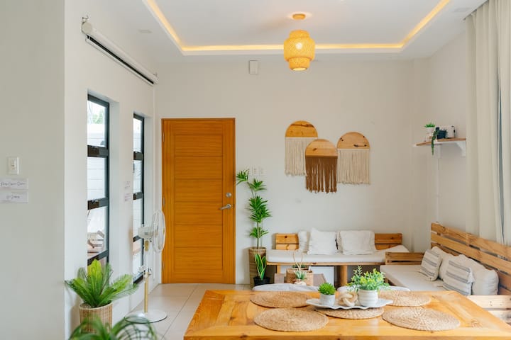 Bali-inspired Villa With Jacuzzi By Pallet Homes - Iloilo City