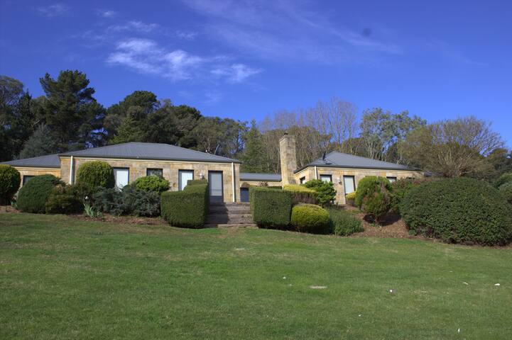 Sandstone Estate – A Boutique Vineyard Retreat gallery image 2