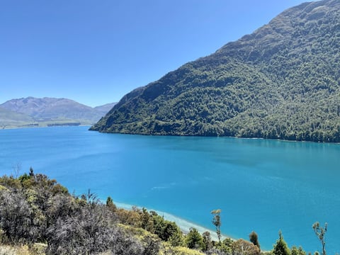 Nature Views | Spa + Breakfast | 15 Mins to QT