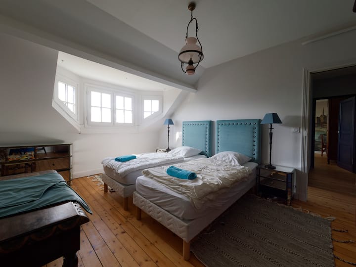 2 .ª planta - Dormitorio 4  ASMARA con vistas al mar / 2 camas individuales de 90 cm