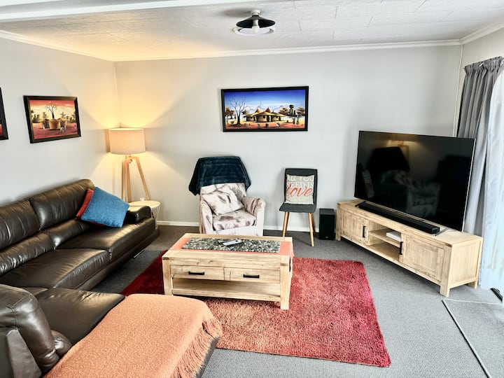 Joy On Jollie -
Your Home Away From Home - Hokitika