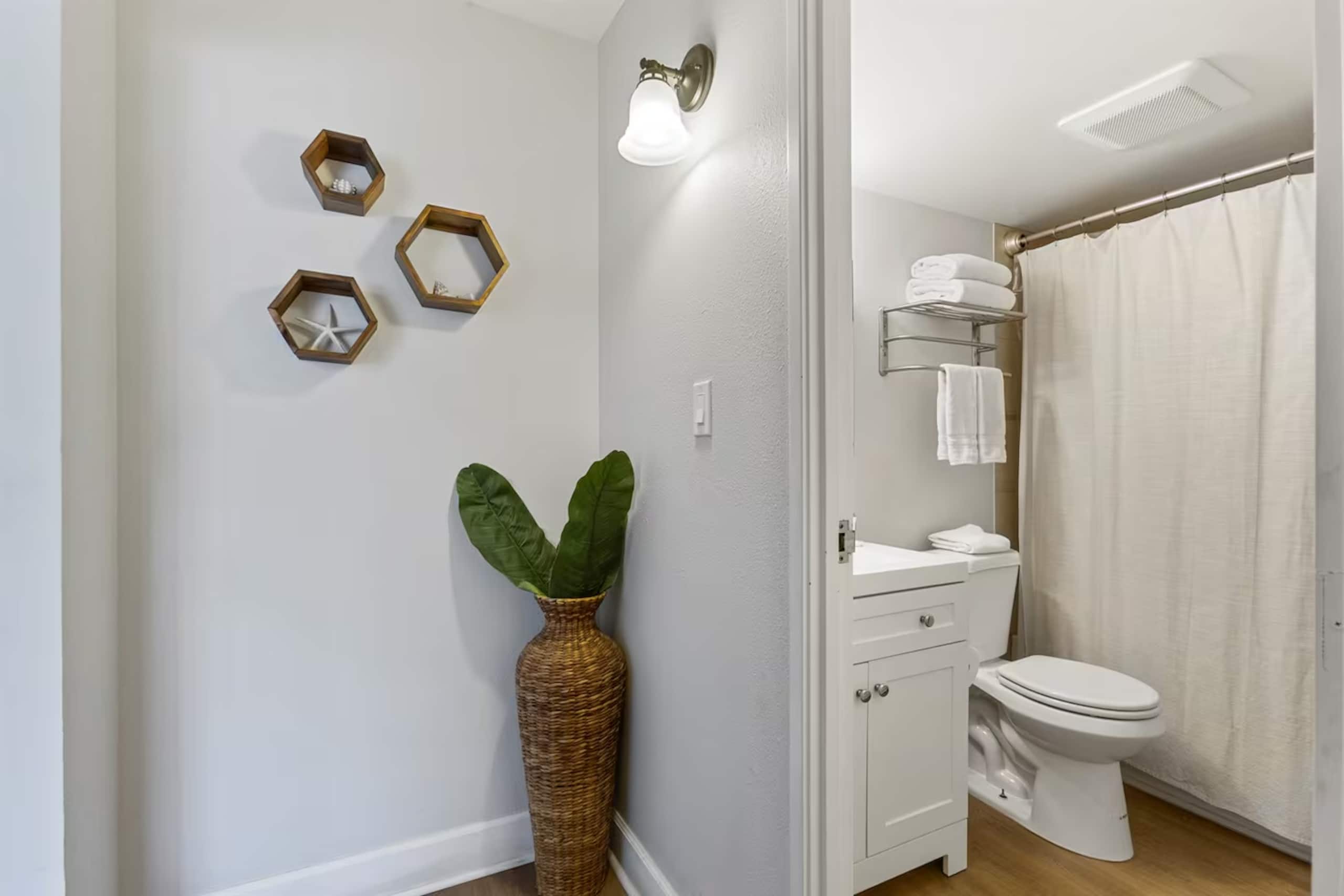 Condo in Kihei · ★4.69 · 2 bedrooms · 2 beds · 2 private baths - Image 22