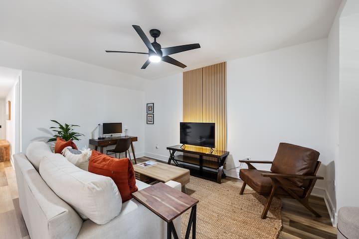 Quaint And Cozy Living In Raleigh - Raleigh, NC