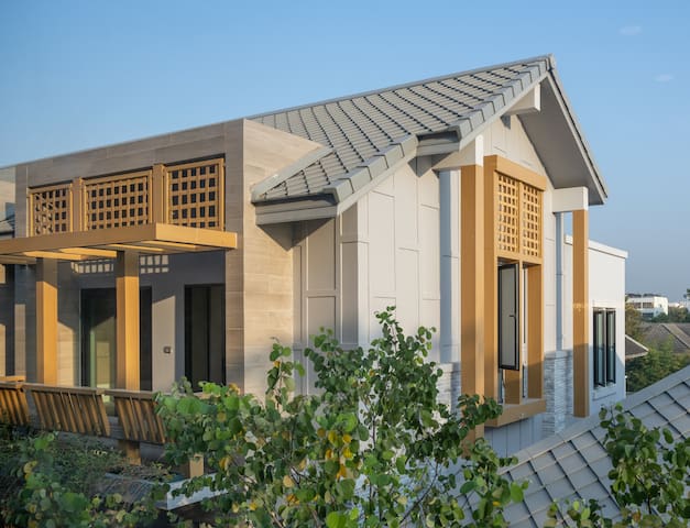 4 Br Villa with Private Plunge Pool, On Nut bts