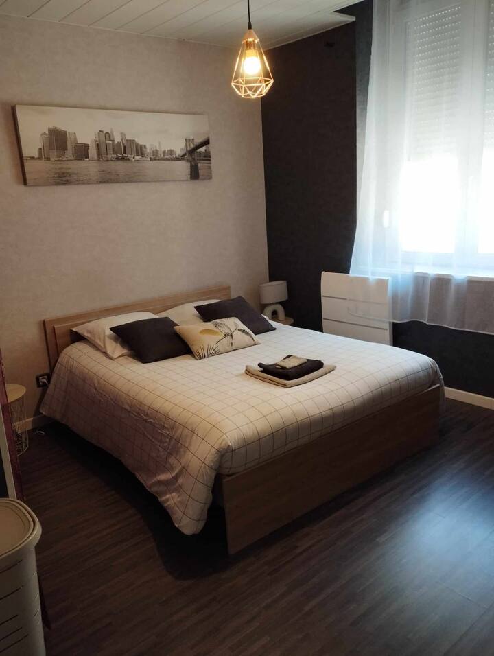 СПАЛНЯ С ЛЕГЛО 140/190 И ЛЕГЛО 90/190, КОМФОРТЕН МАТРАК HOTELLERIE