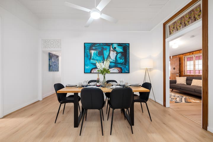 Heritage Queenslander-Near Southbank CBD,3 Parking