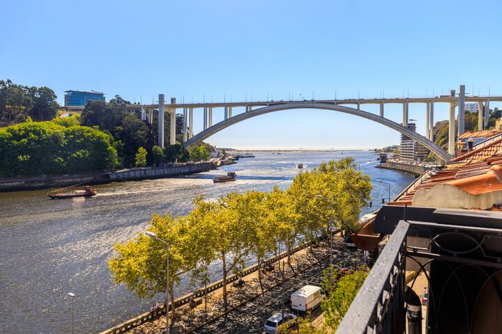 River View Stunning Ap| @108mmhose W Breakfast