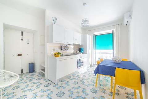 Successful Airbnb property: Maiori A stone's throw from the sea (Capone Apartment) in Maiori