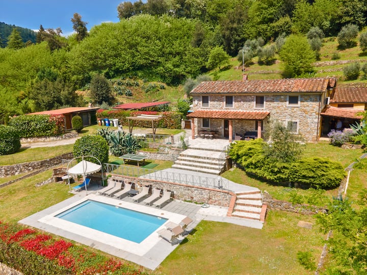 Villa with private pool –peaceful hills near Lucca