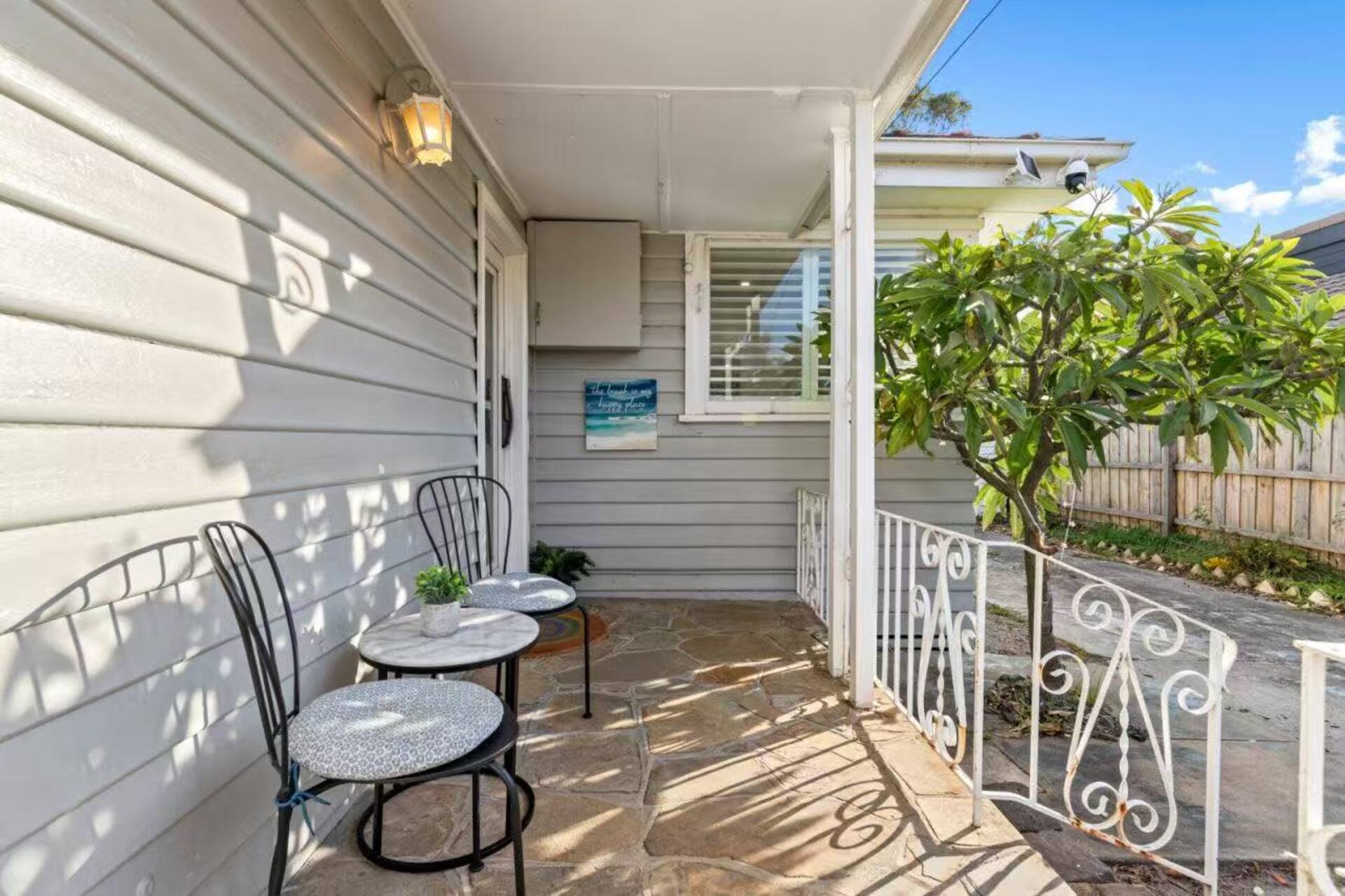 Charming House; Walk to Beach & Shops