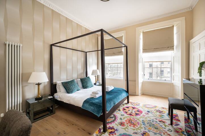 Lovely 4 Bedroom residence in New Town gallery image 3