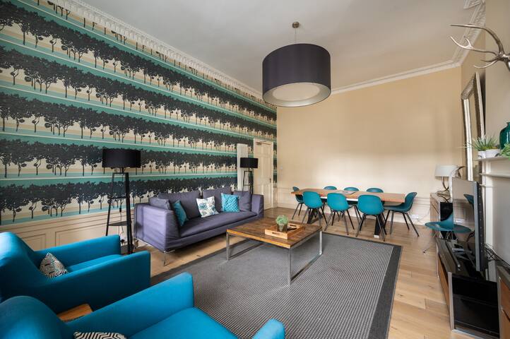 Lovely 4 Bedroom residence in New Town gallery image 5