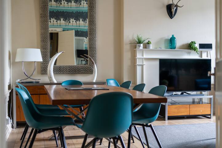 Lovely 4 Bedroom residence in New Town gallery image 2