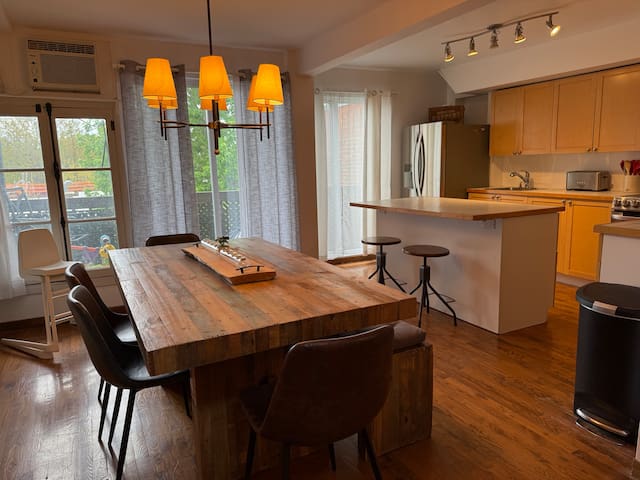 Spacious 4BDR, 2 Levels near McGill on the Plateau