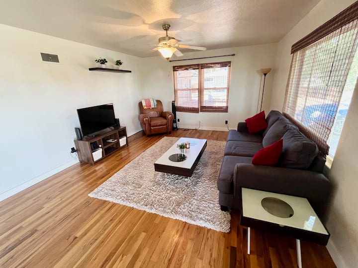 Cheerful 2-bedroom Home Close To Downtown & Trails - Grand Junction, CO