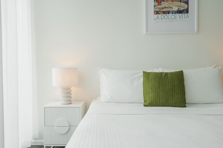 Southbank City Escape – Stunning Skyline Views gallery image 2