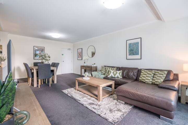 Southbank City Escape – Stunning Skyline Views gallery image 3