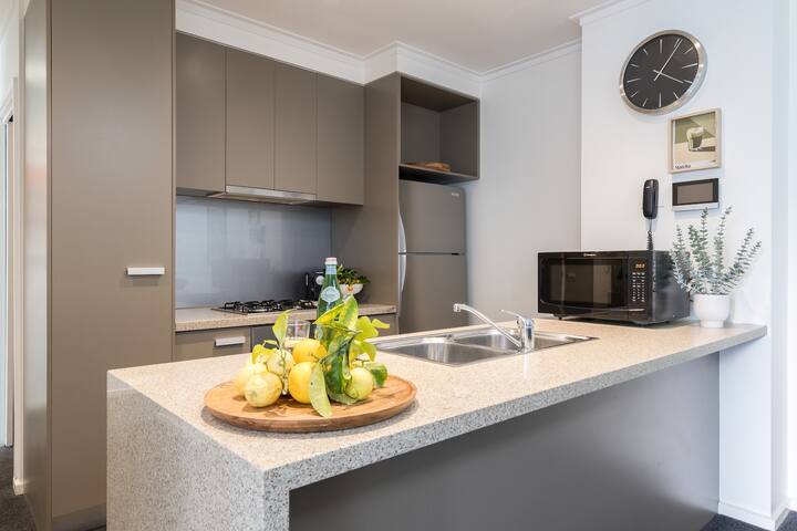 Southbank City Escape – Stunning Skyline Views gallery image 5