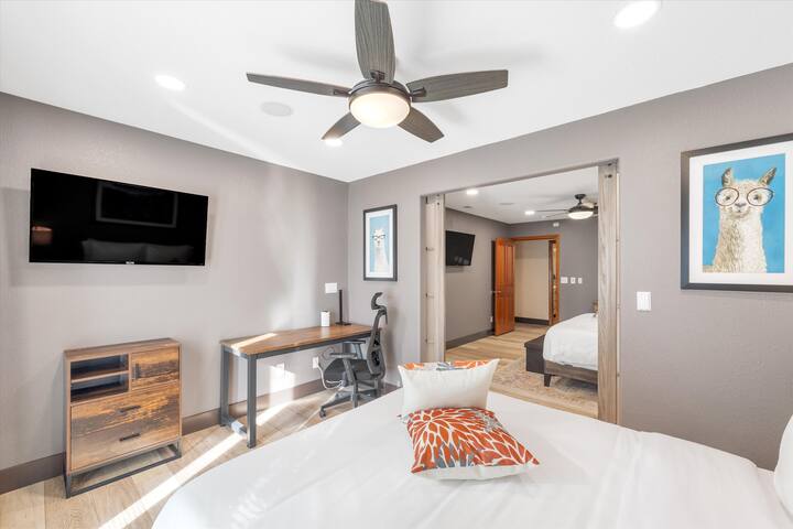 Villa with amazing pool and spa gallery image 5