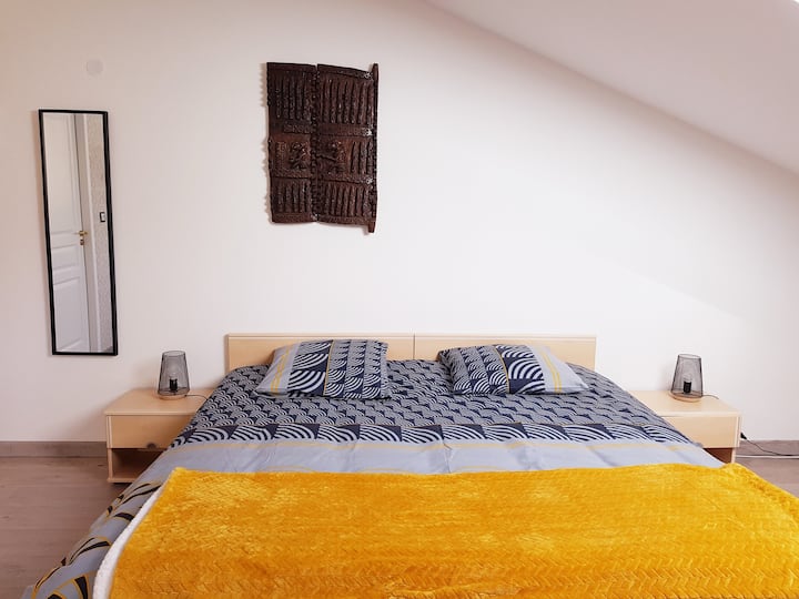 瓦加房间加大双人床版