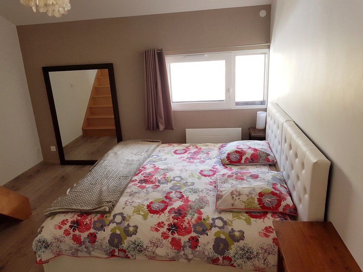 Dhomë në Bali me 1 krevat dopio "king" në katin përdhes