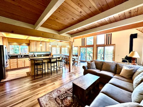 Top Airbnb: Tahoe Treetop Escape 4BR Near Trails & Donner Lake in Truckee