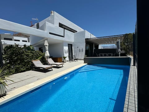 Large Couple Villa with Private Pool and Sea View