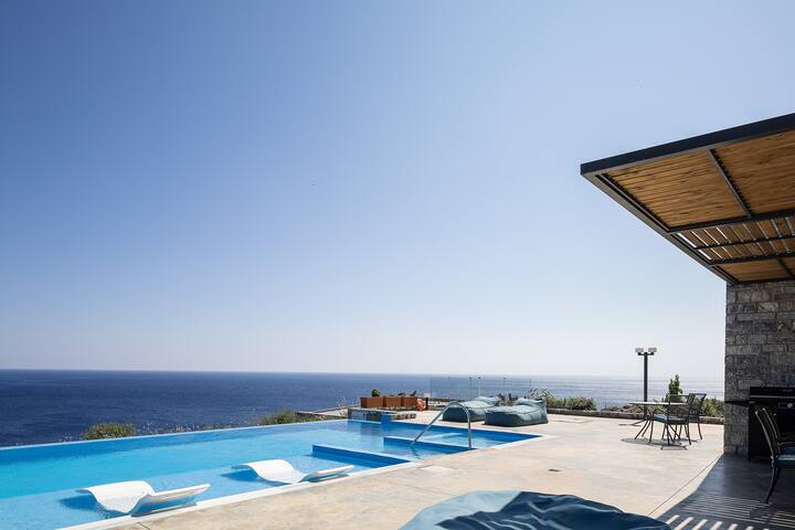 Seafront elegant villa,infinity pool &devine views gallery image 3