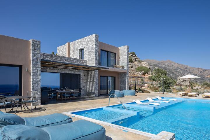 Seafront elegant villa,infinity pool &devine views gallery image 4
